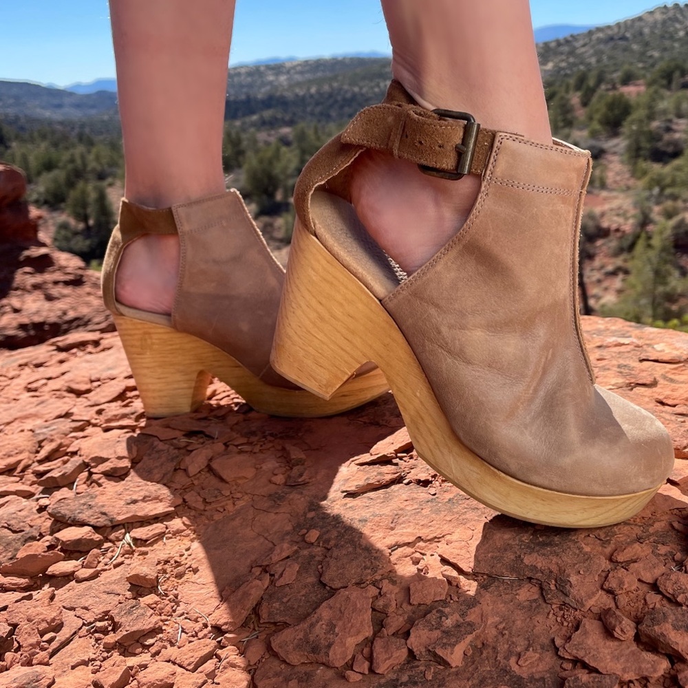 Free People Wooden Clog Taupe sz:7.5